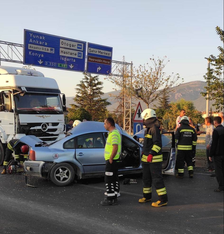 Konya’daki feci kazada can veren anne ve oğlu toprağa verildi 12